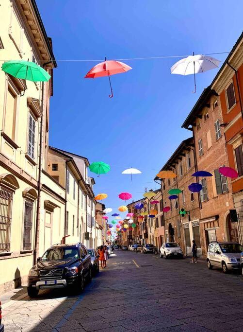 Mansarda Con Vista In Centro A Piacenza Apartment Bagian luar foto