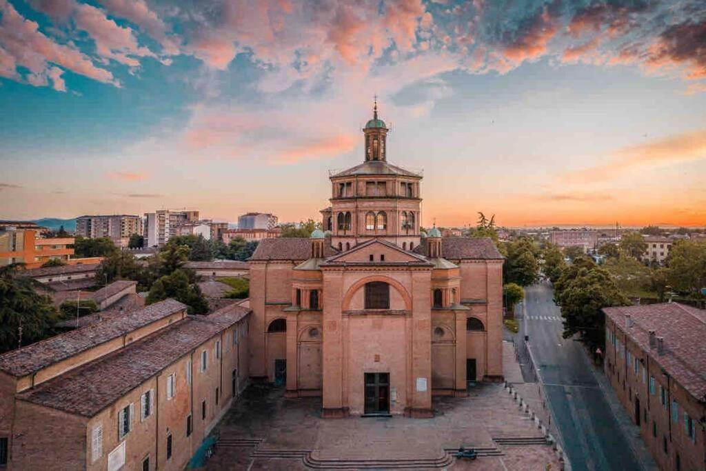 Mansarda Con Vista In Centro A Piacenza Apartment Bagian luar foto