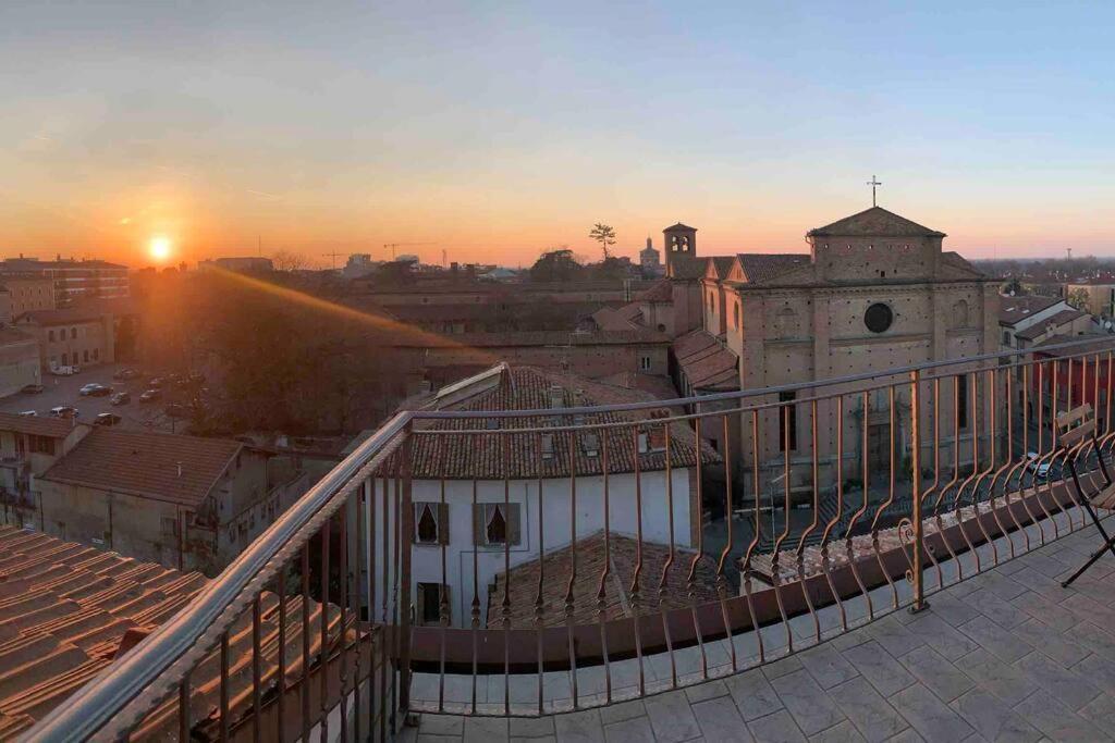 Mansarda Con Vista In Centro A Piacenza Apartment Bagian luar foto