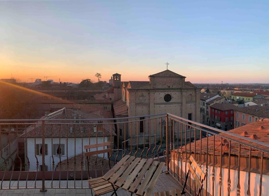 Mansarda Con Vista In Centro A Piacenza Apartment Bagian luar foto